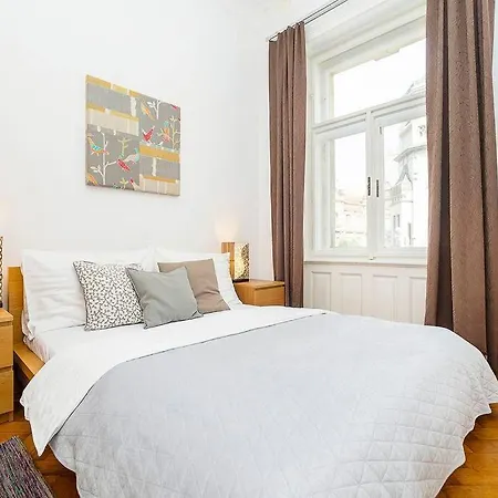 Apartmán Elegant With Balcony In Parizska Street