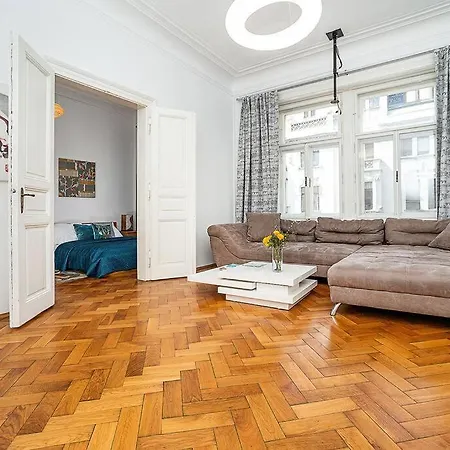 Elegant With Balcony In Parizska Street * Praha