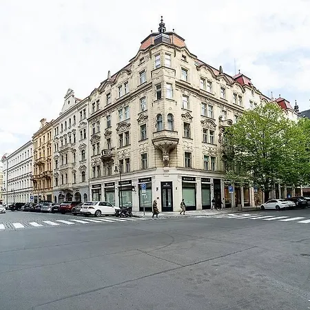 Elegant With Balcony In Parizska Street * Praha