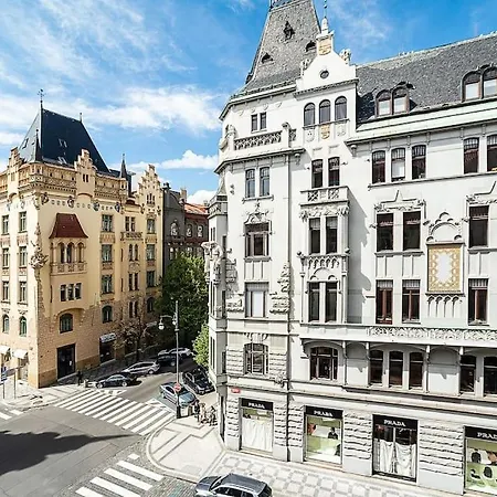 Elegant With Balcony In Parizska Street Apartmán