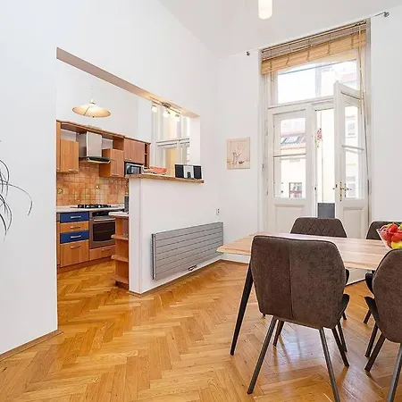 Elegant With Balcony In Parizska Street * Prag