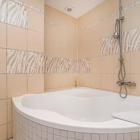 Apartment Elegant With Balcony In Parizska Street Prag
