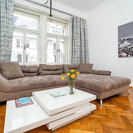 Elegant With Balcony In Parizska Street Apartment *